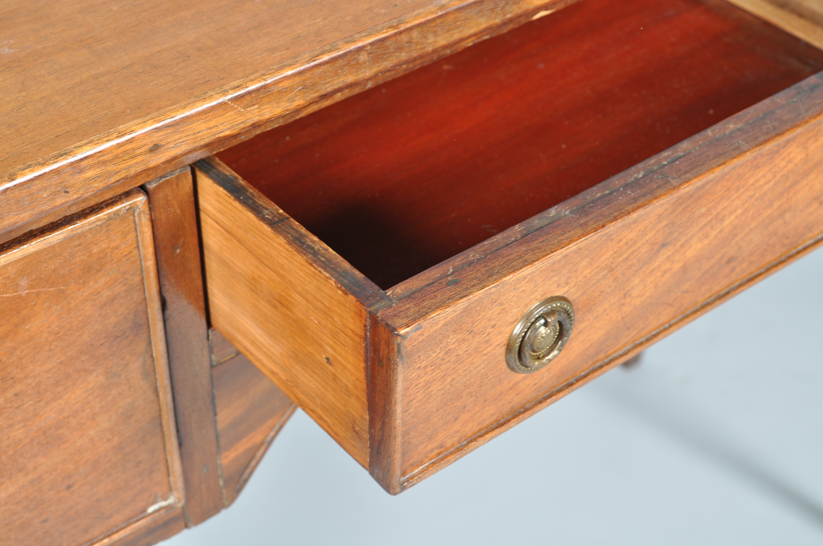 An early 19th Century Victorian mahogany dressing table having a central drawer above a knee hole - Image 3 of 3
