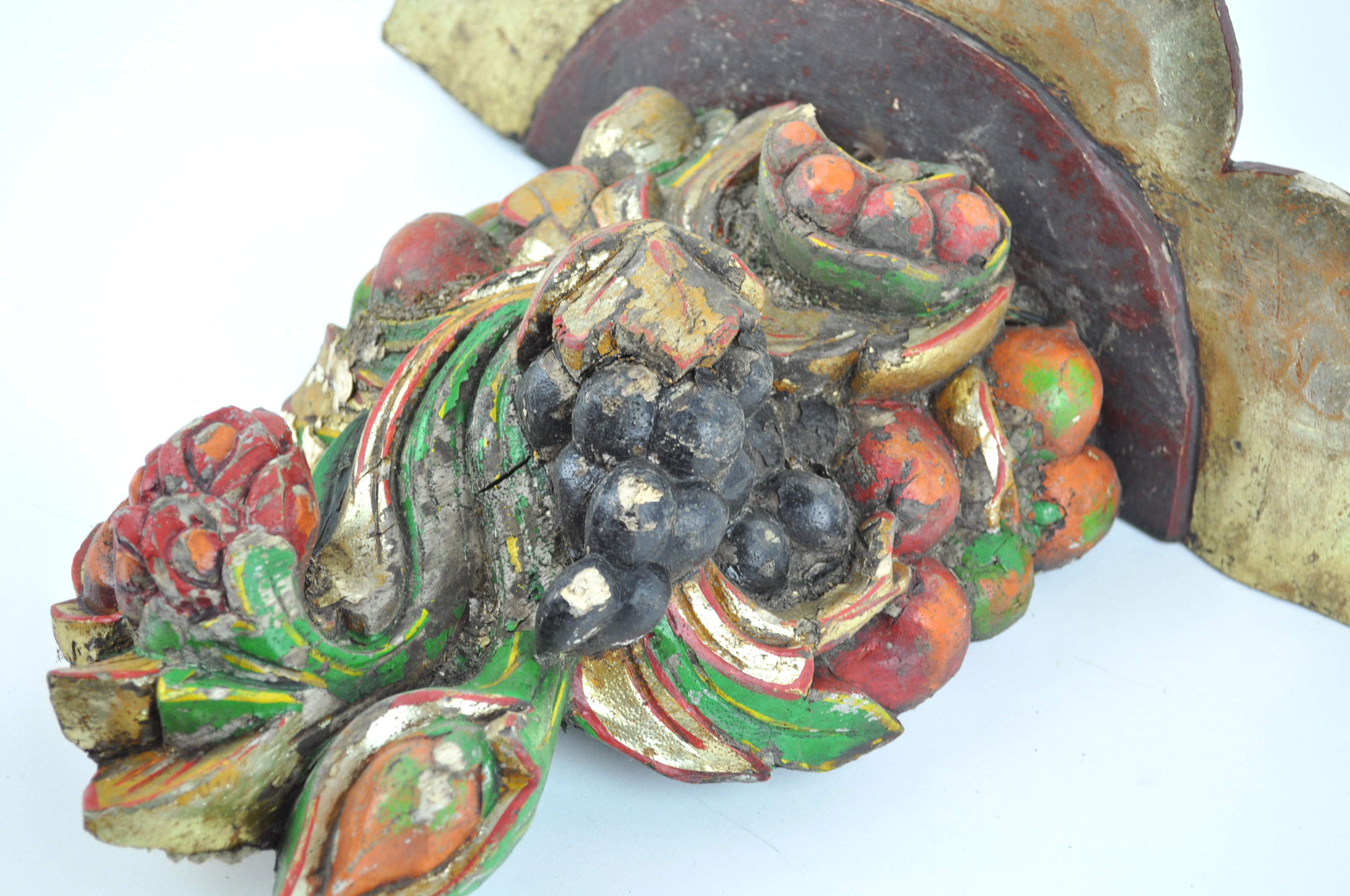 A carved wood and polychrome painted wall bracket, in the form of grapes and other fruit, - Image 2 of 2