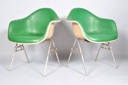 A pair of mid 20th century retro vintage Herman Miller side chairs/armchairs,