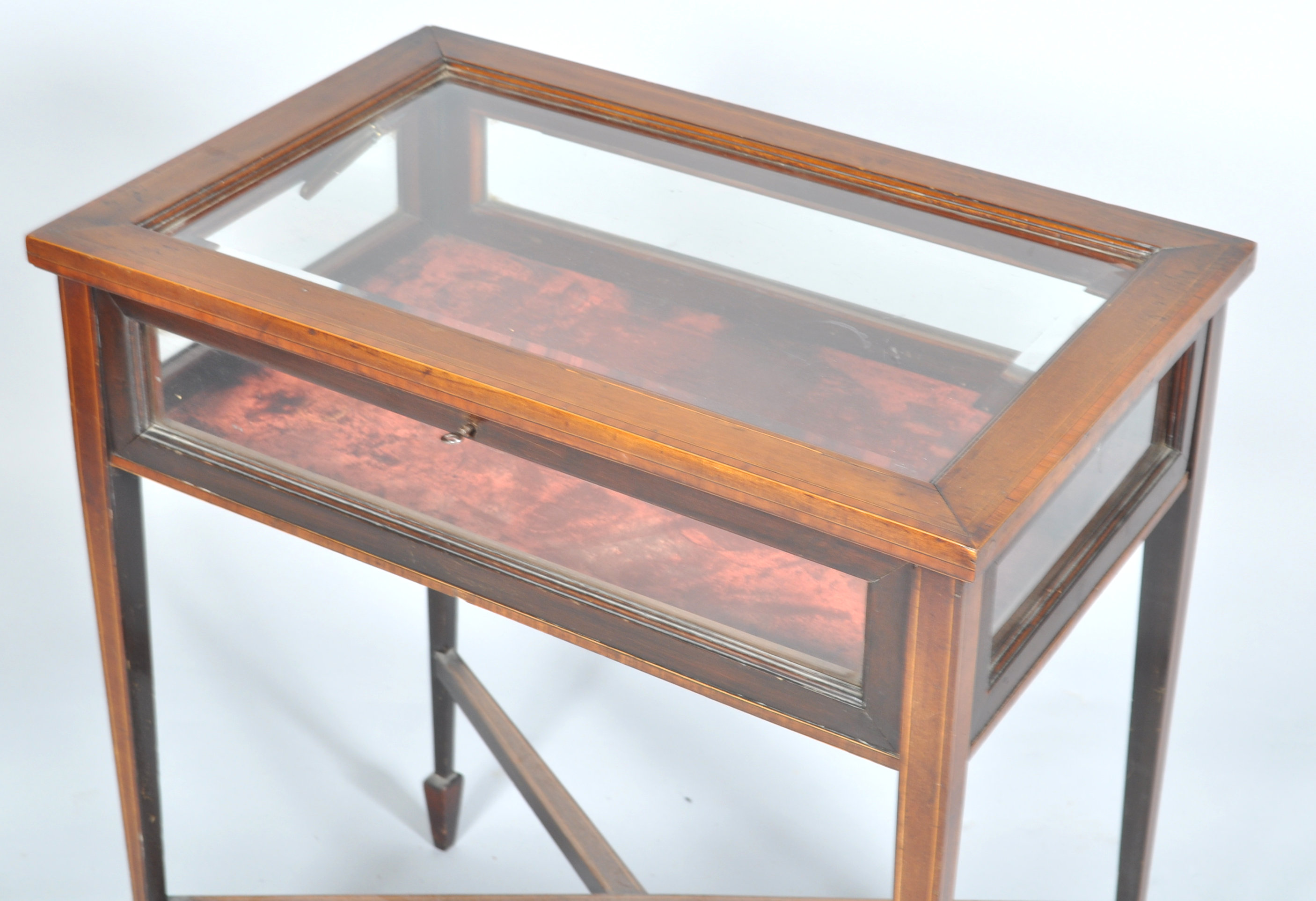 An Edwardian mahogany bijouterie table on squared tapering legs with spade feet, - Image 2 of 3