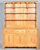 Lucian Ercolani - Ercol - Old Colonial - A 1980'sretro vintage beech and elm dresser