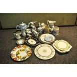 A Copeland Spode 'Camilla' pattern teapot and other ceramics