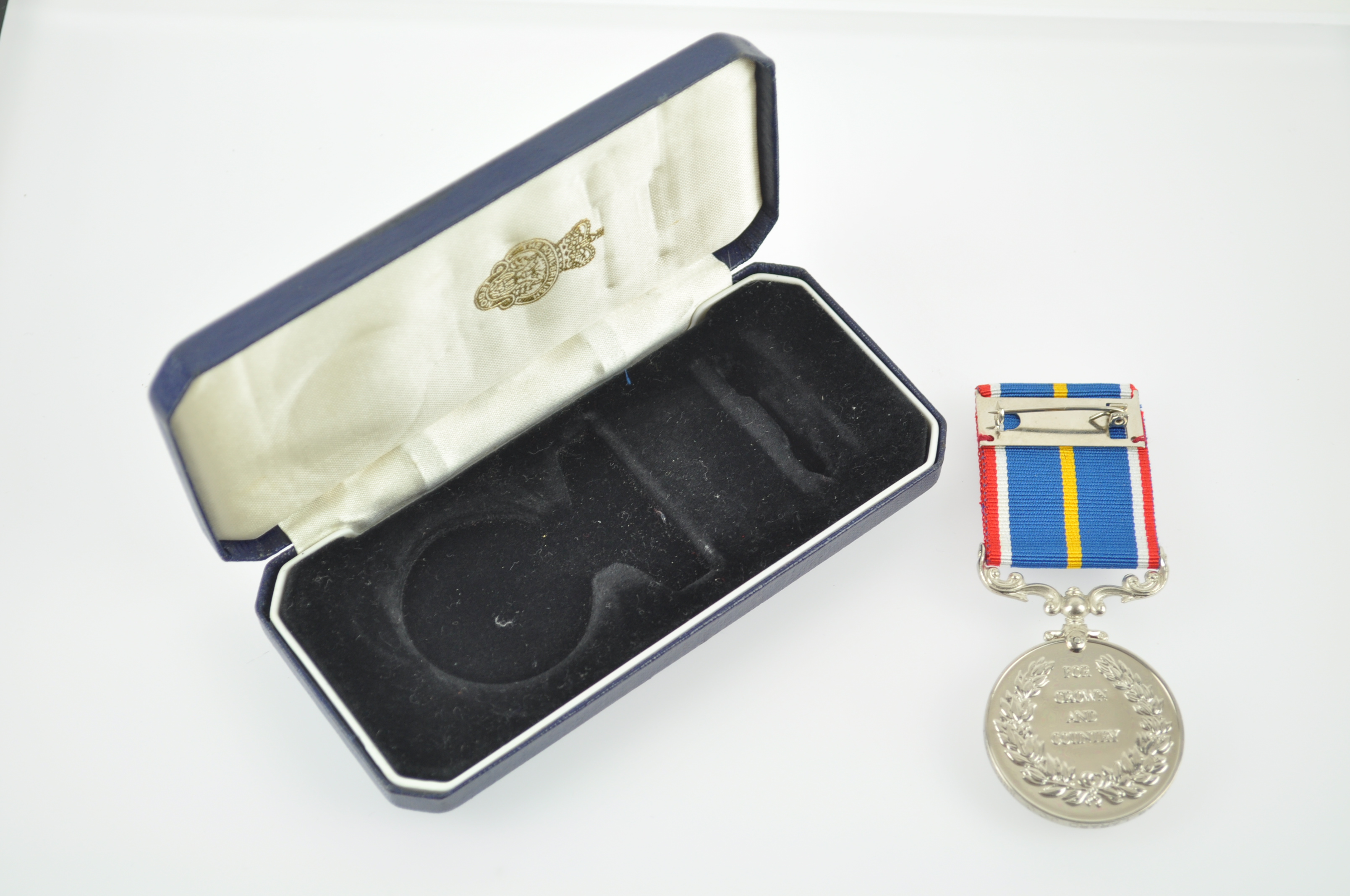 A 1939-60 ER II Service medal 32.