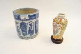 A Chinese porcelain jardiniere,