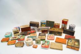 A quantity of vintage tins