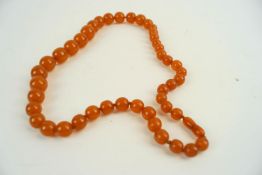 Vinatge graduated amber bakelite hand knotted necklace 30" Long