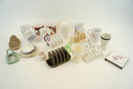 A group of assorted pottery toast racks and mugs