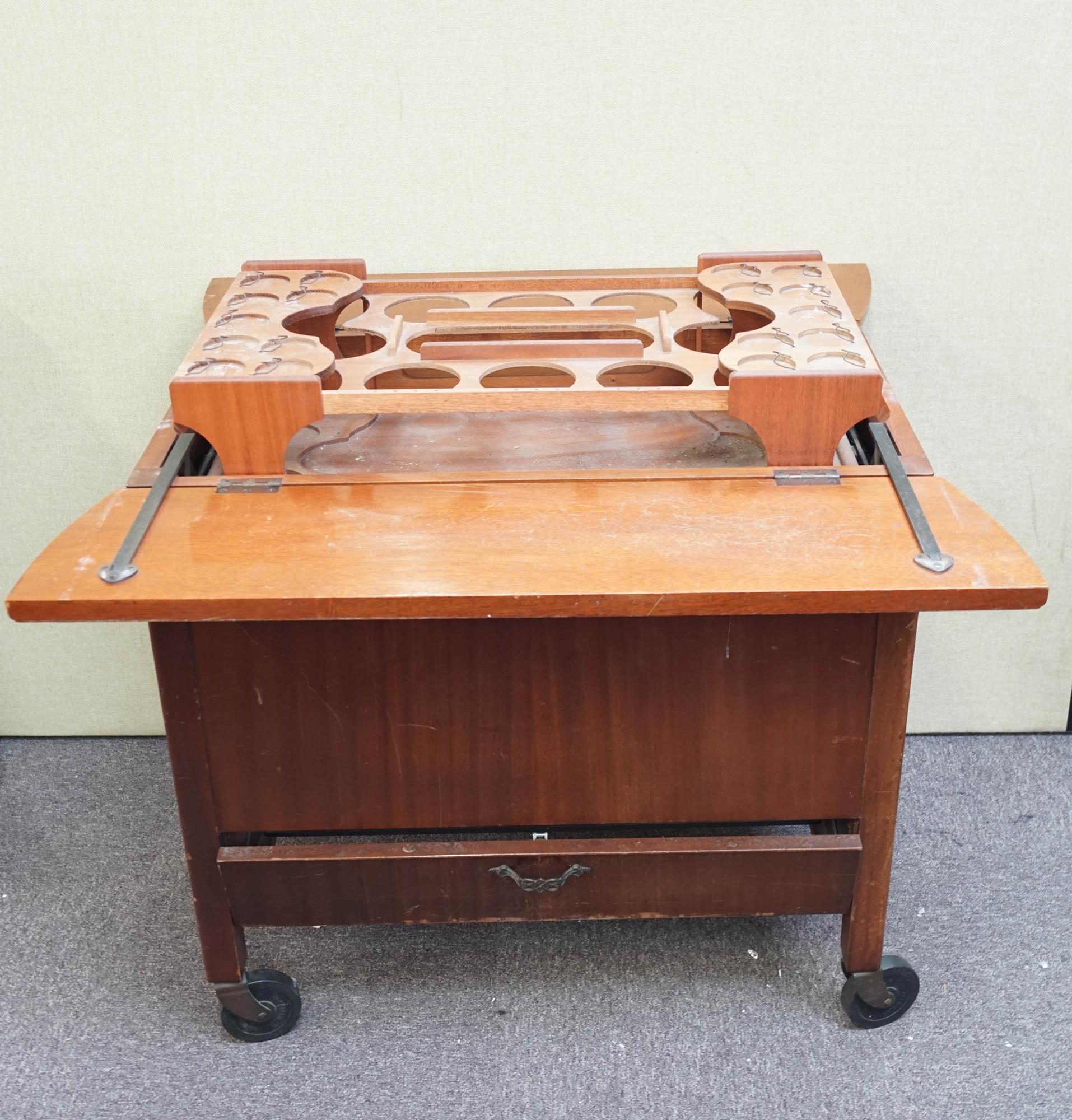 A hinged top mahogany cocktail cabinet/table, - Image 5 of 5