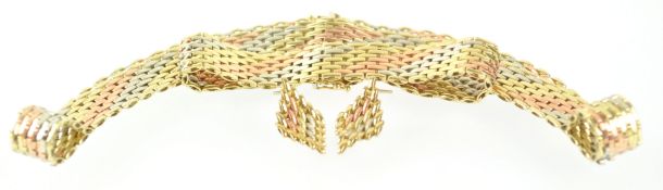 A three colour gold brick link jewellery set consisting of a necklet,