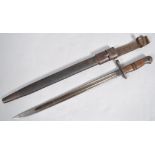 A WWI First World War British 1913 P13/14 Remington Lee Enfield rifle bayonet having a ribbed