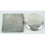 A silver round form pinch action snuff/tobacco box with gilt interior, Birmingham 1918,