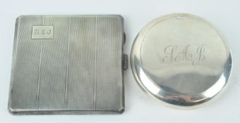 A silver round form pinch action snuff/tobacco box with gilt interior, Birmingham 1918,