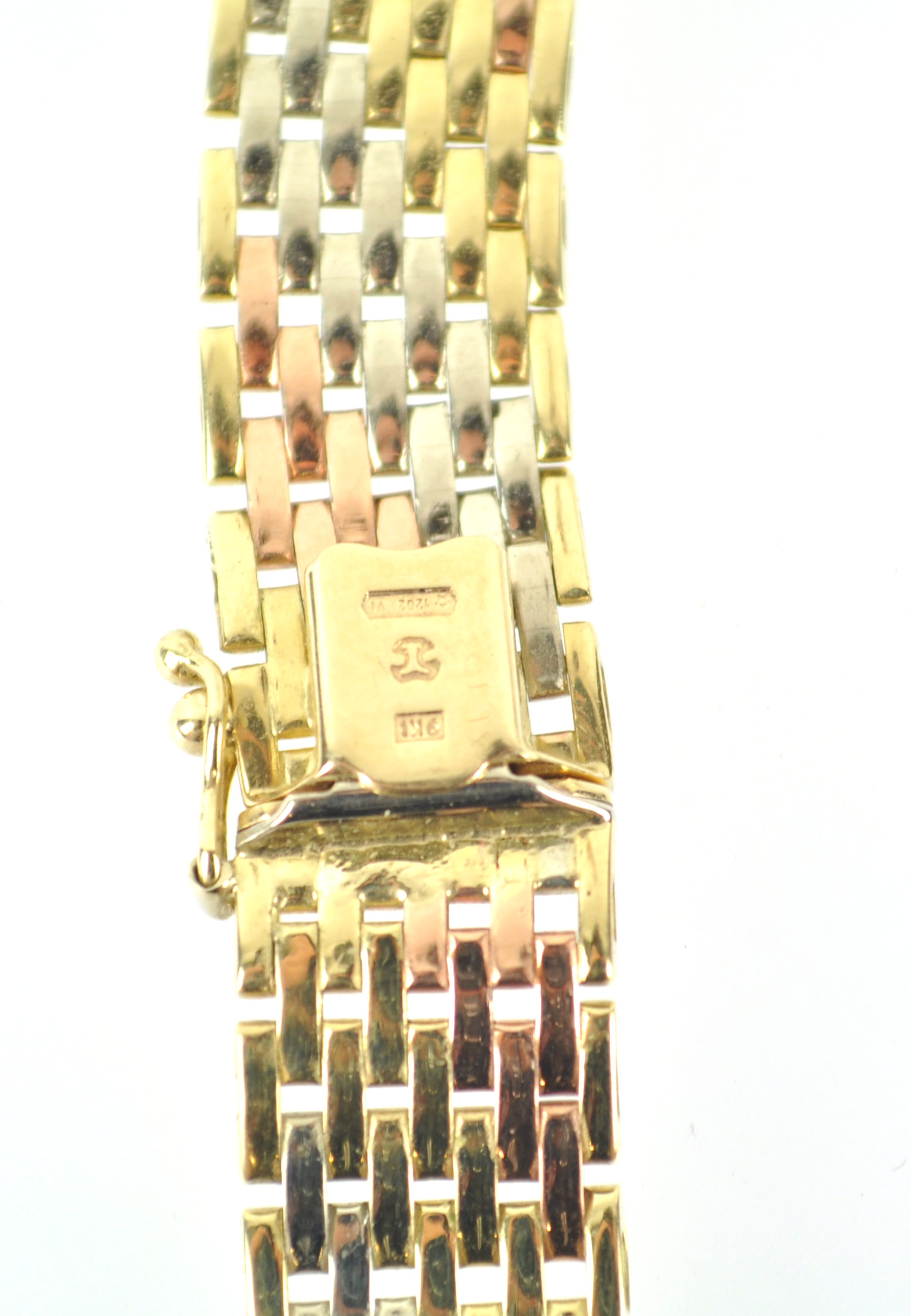 A three colour gold brick link jewellery set consisting of a necklet, - Image 2 of 3