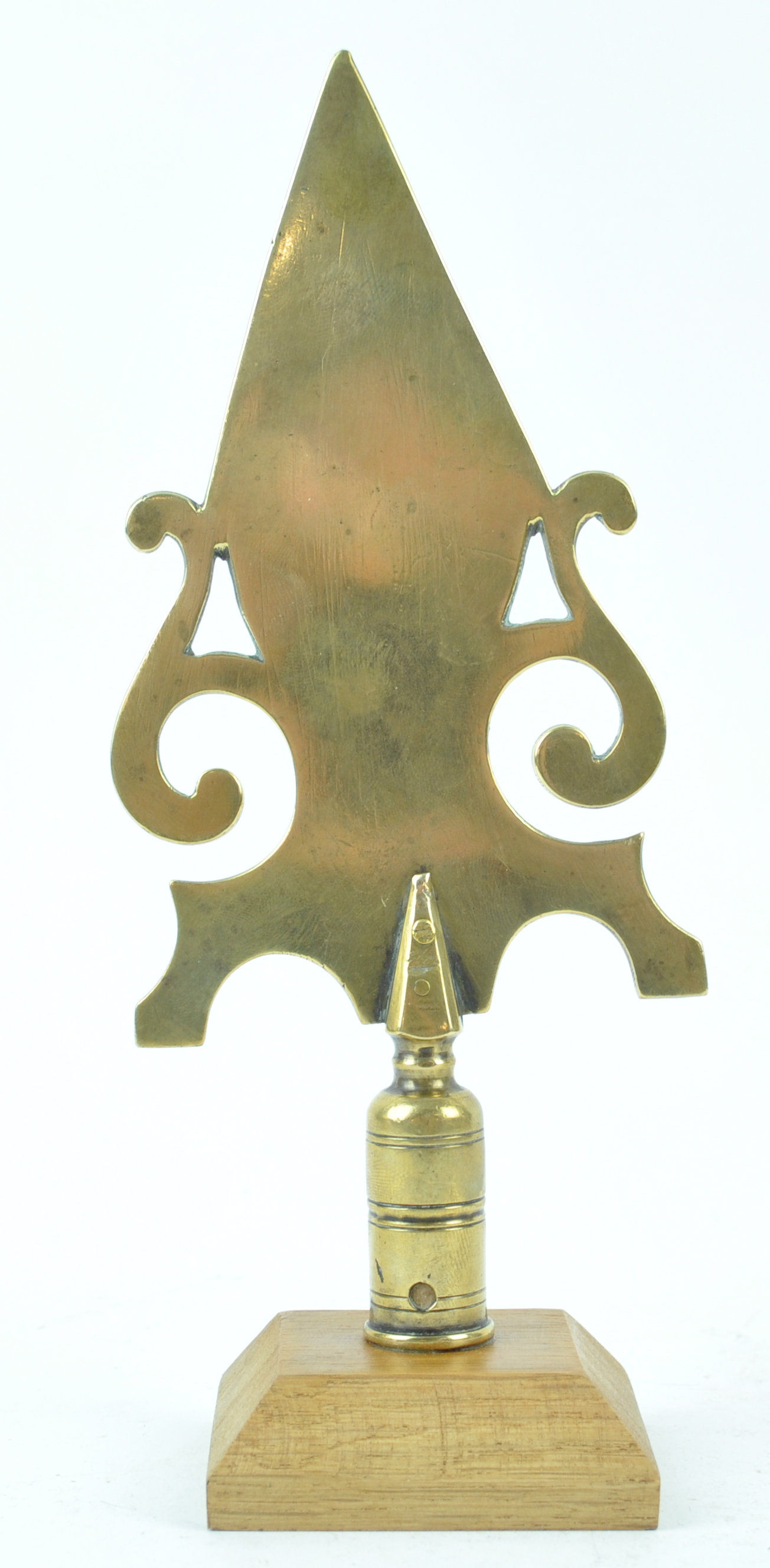 A 19th century West Country Friendly brass stave head, Portishead, on later mahogany plinth, - Image 3 of 4