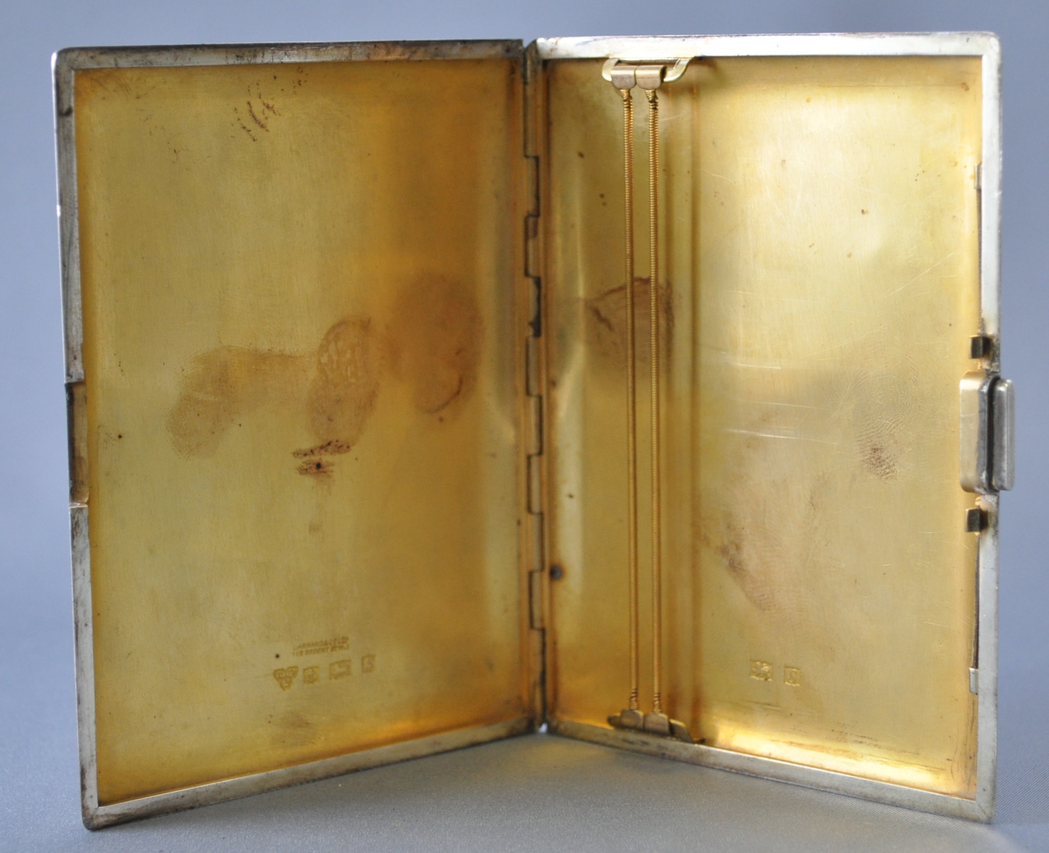 A plain rectangular form engine turned silver cigarette case with gilt interior, Garrard & Co, - Image 4 of 5
