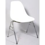 Charles & Ray Eames Vitra - Dss - A contemporary Eames stacking chair having a plastic shell on