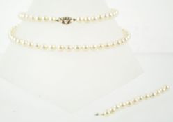 A single strand of cultured pearls. 85 pearls measuring from 7.50mm to 8.