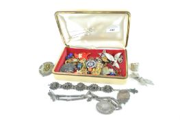 A quantity of costume of jewellery,