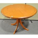 An extending dining table,