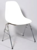Charles & Ray Eames Vitra - Dss - A contemporary Eames stacking chair