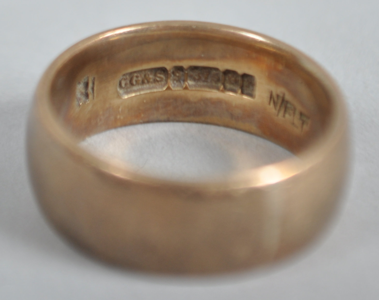 A yellow metal 7.5mm D shape wedding ring. Hallmarked 9ct gold, Birmingham, 1959. - Image 2 of 2