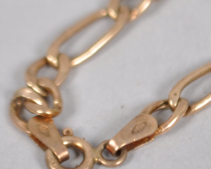 A yellow metal 18 inch 3+1 figaro chain, bolt ring clasp. Hallmarked 9ct gold, Sheffield. - Image 2 of 2
