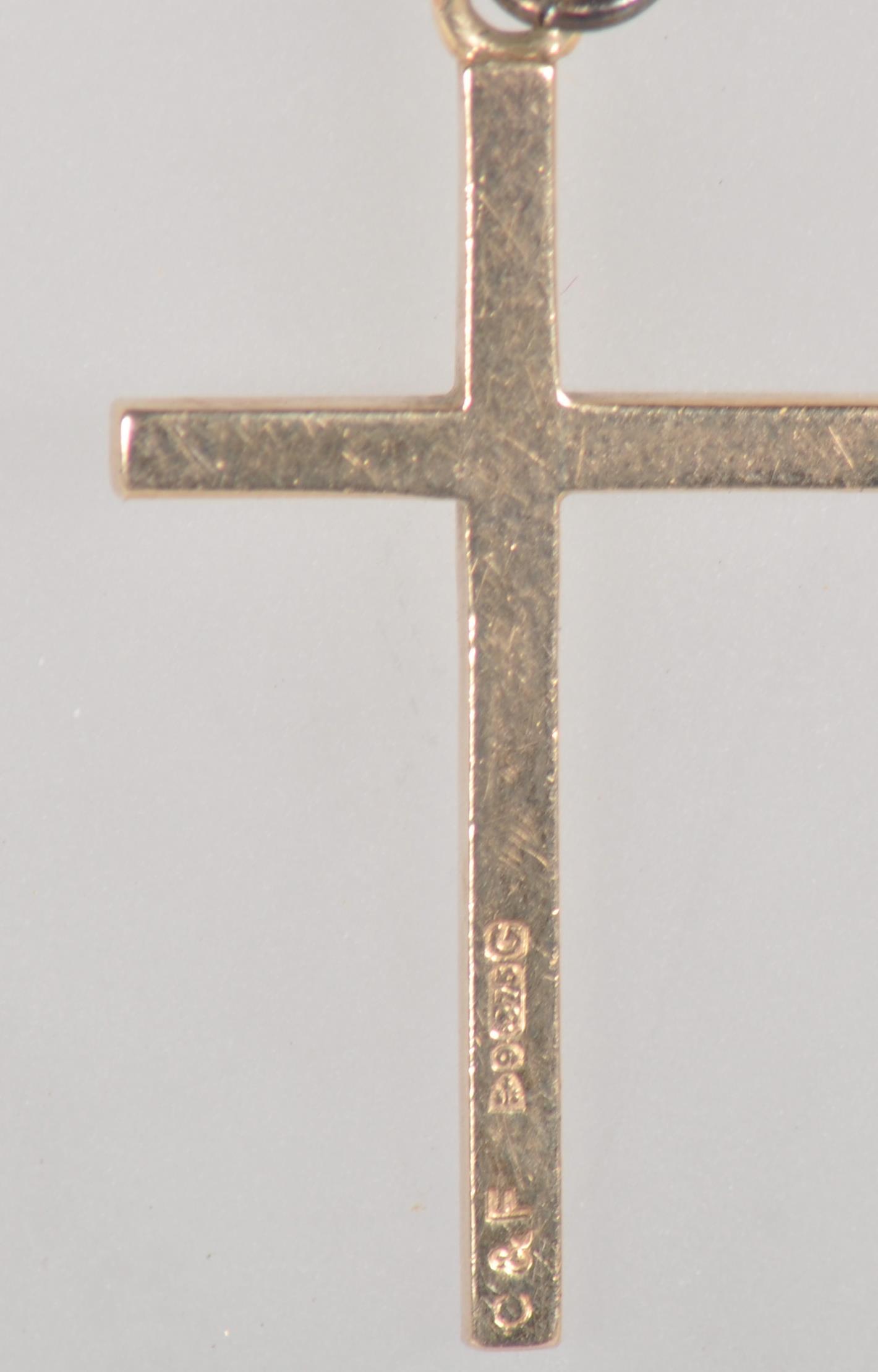 A collection of two cross pendants with chains. - Image 5 of 5