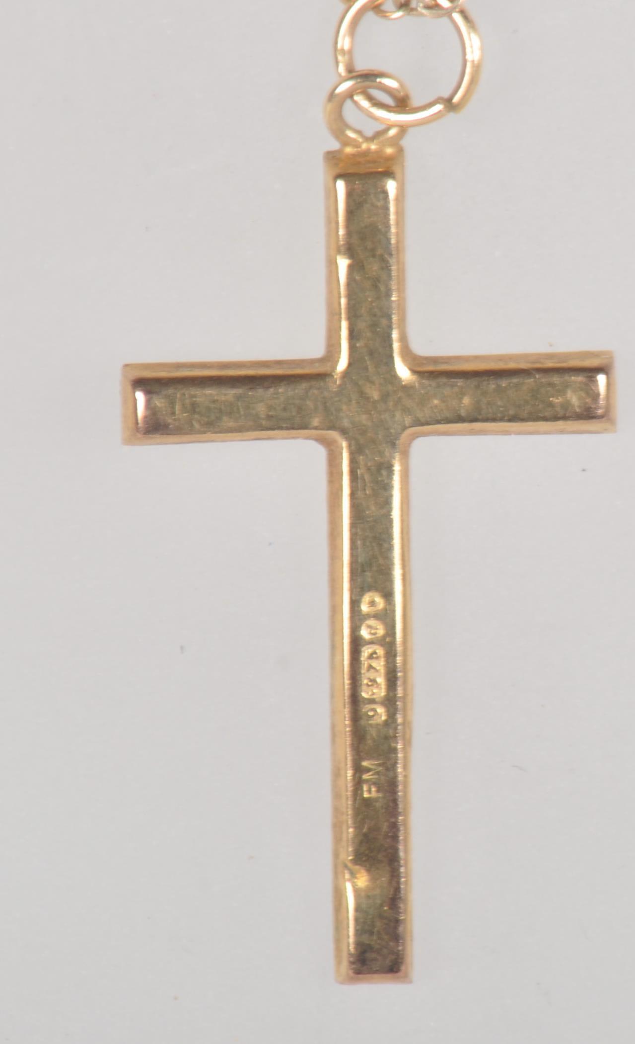 A collection of two cross pendants with chains. - Image 4 of 5