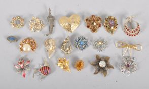 A collection of 20 vintage costume jewellery brooches, including examples mounted with pearls,