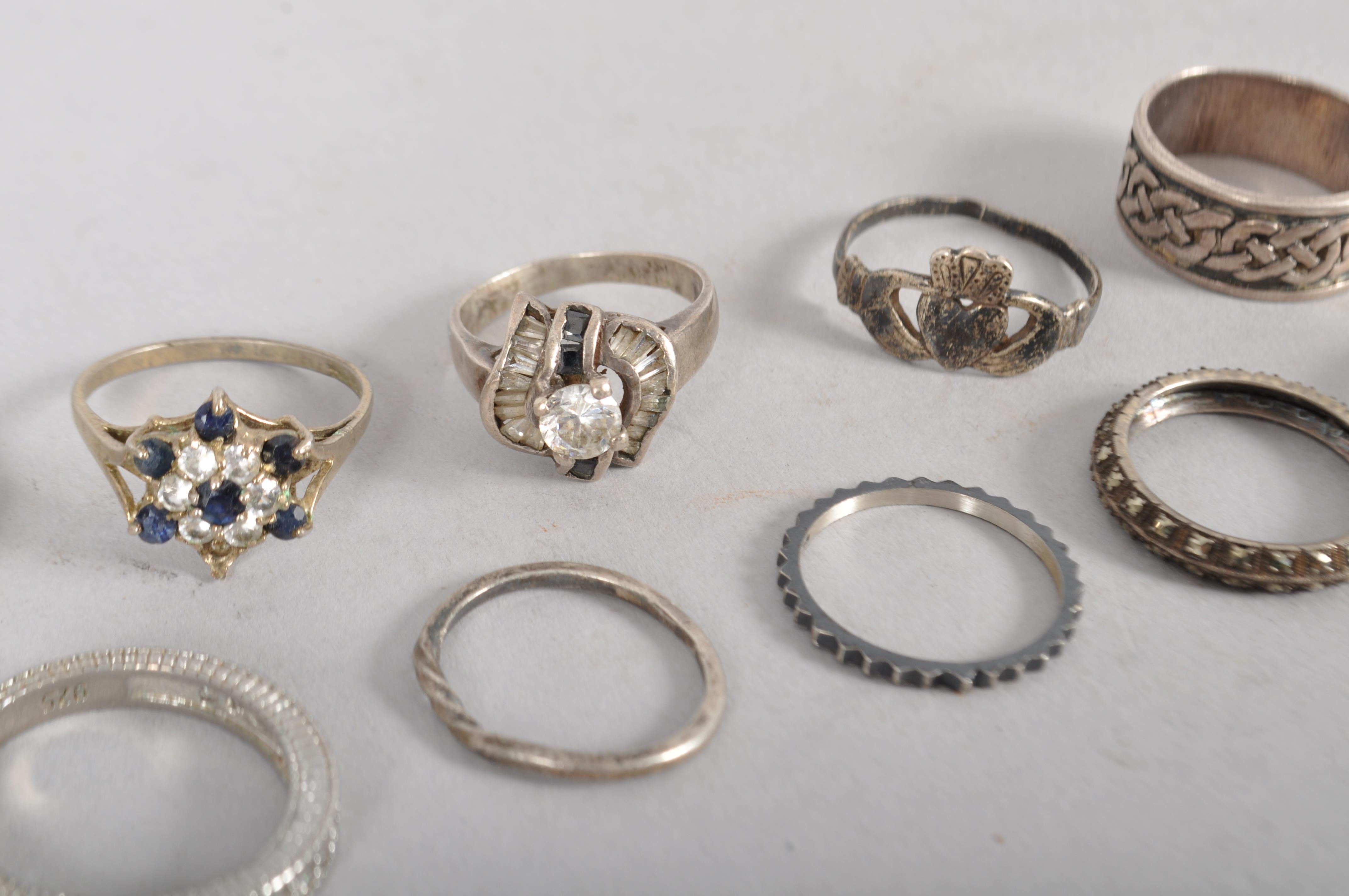 Ten assorted white metal rings, some stamped . - Image 3 of 3