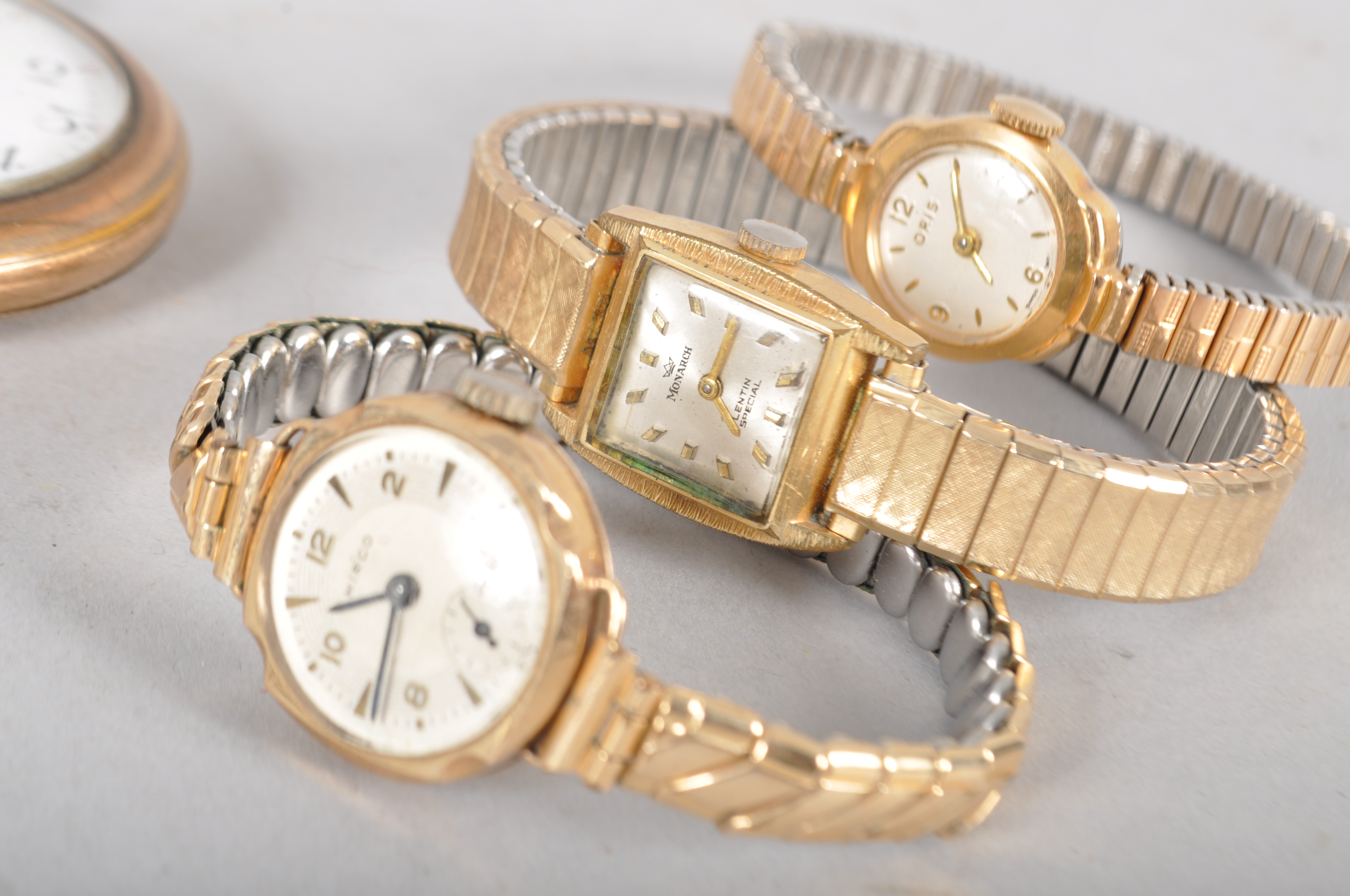 A collection of timepieces to include: A 9ct gold cased Hirco mechanical wristwatch - Image 4 of 4