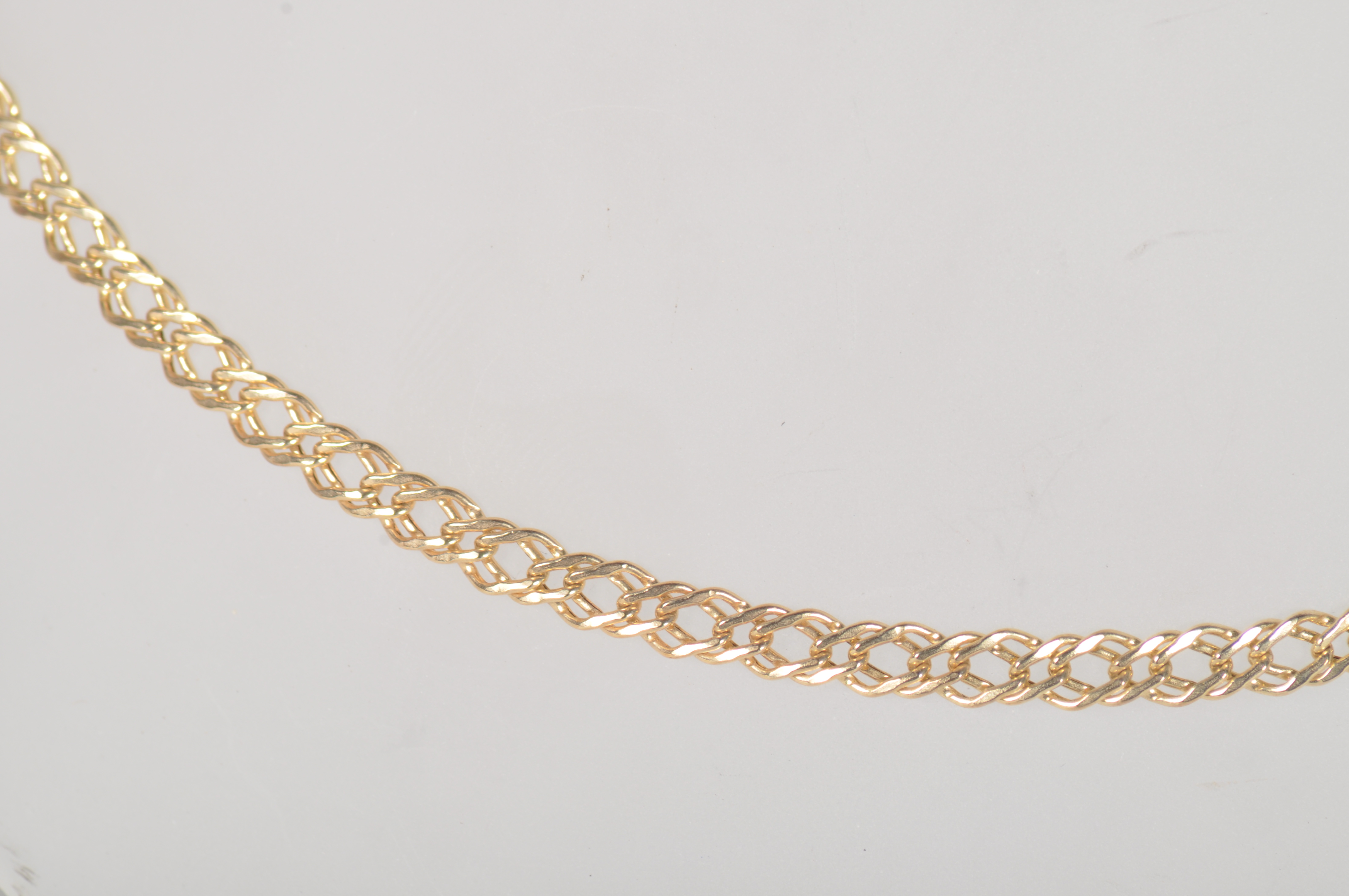 A yellow metal double curb link chain18 inch length, bolt ring clasp. - Image 2 of 4