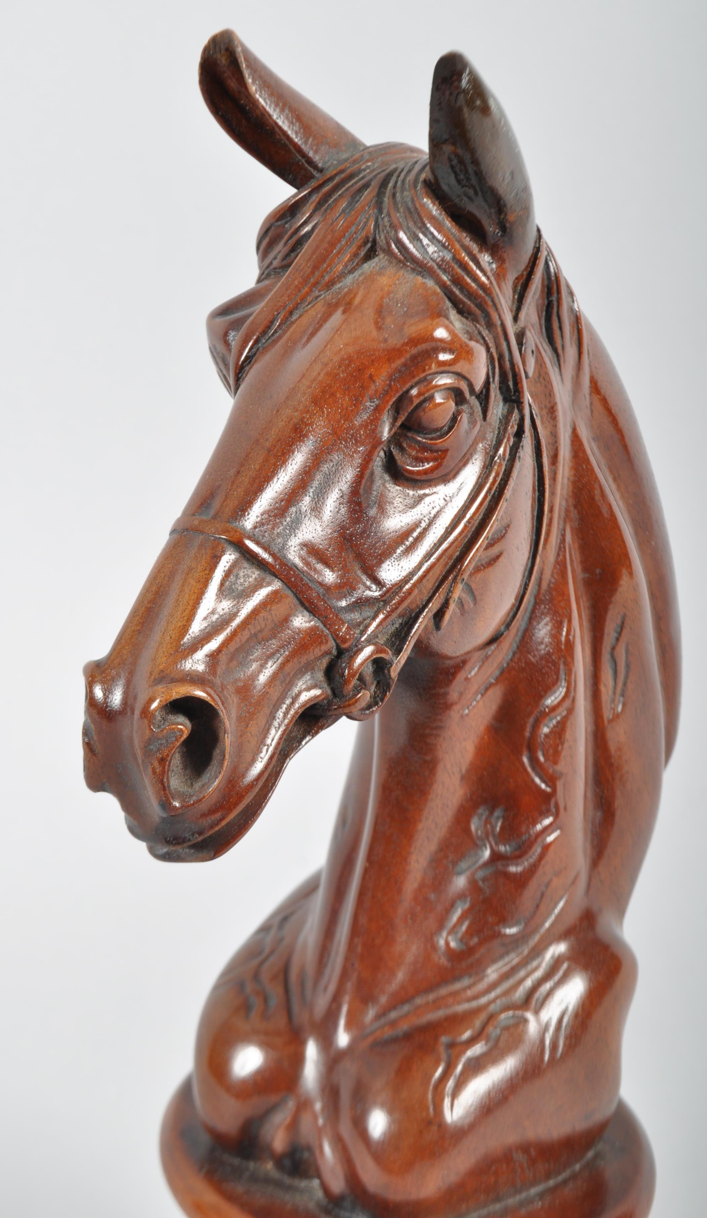 A carved hardwood bust of a horse in the form of a outsized chess piece knight - Image 2 of 2