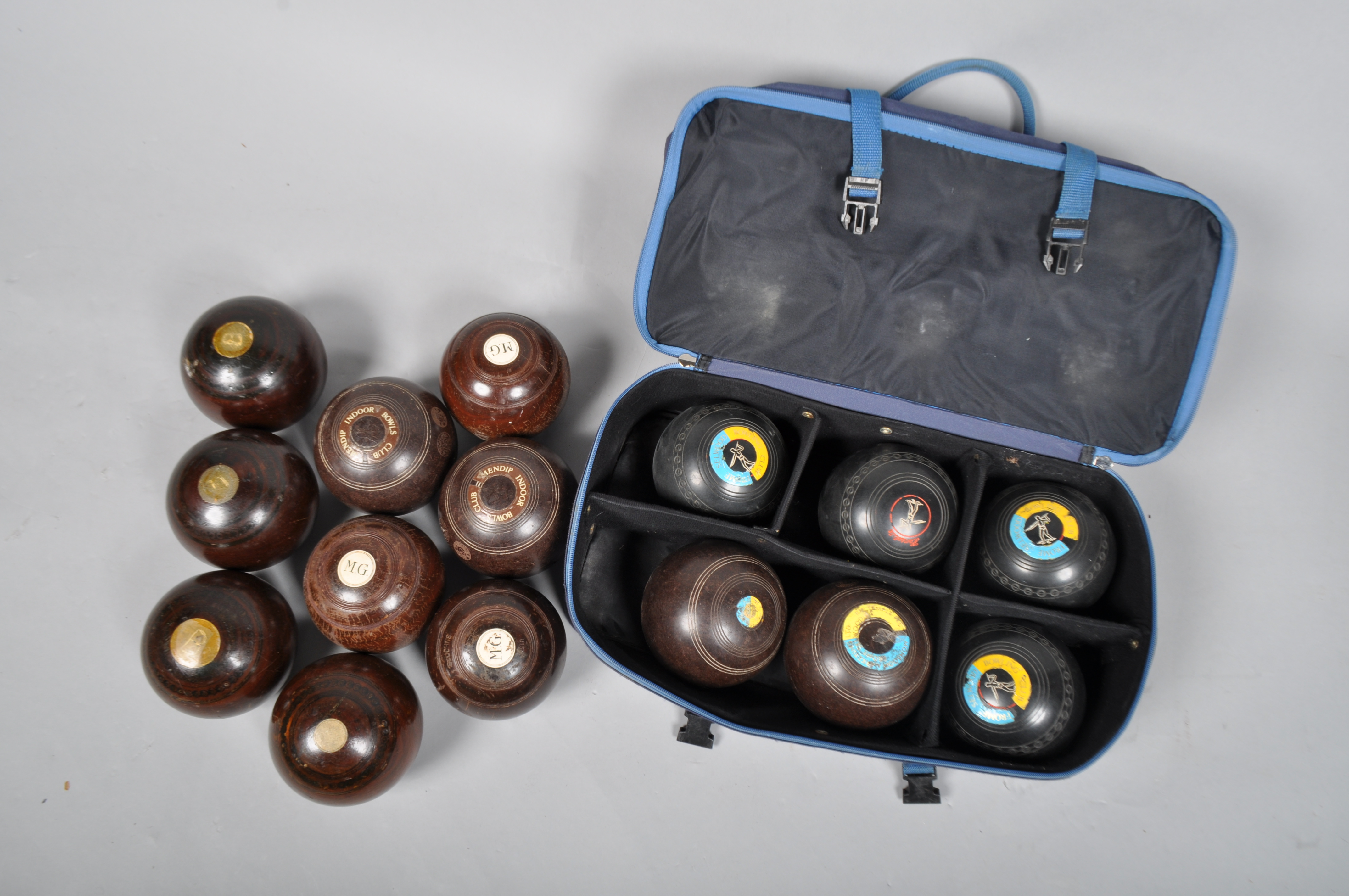 Eleven assorted bowling balls in a carry bag - Image 2 of 4