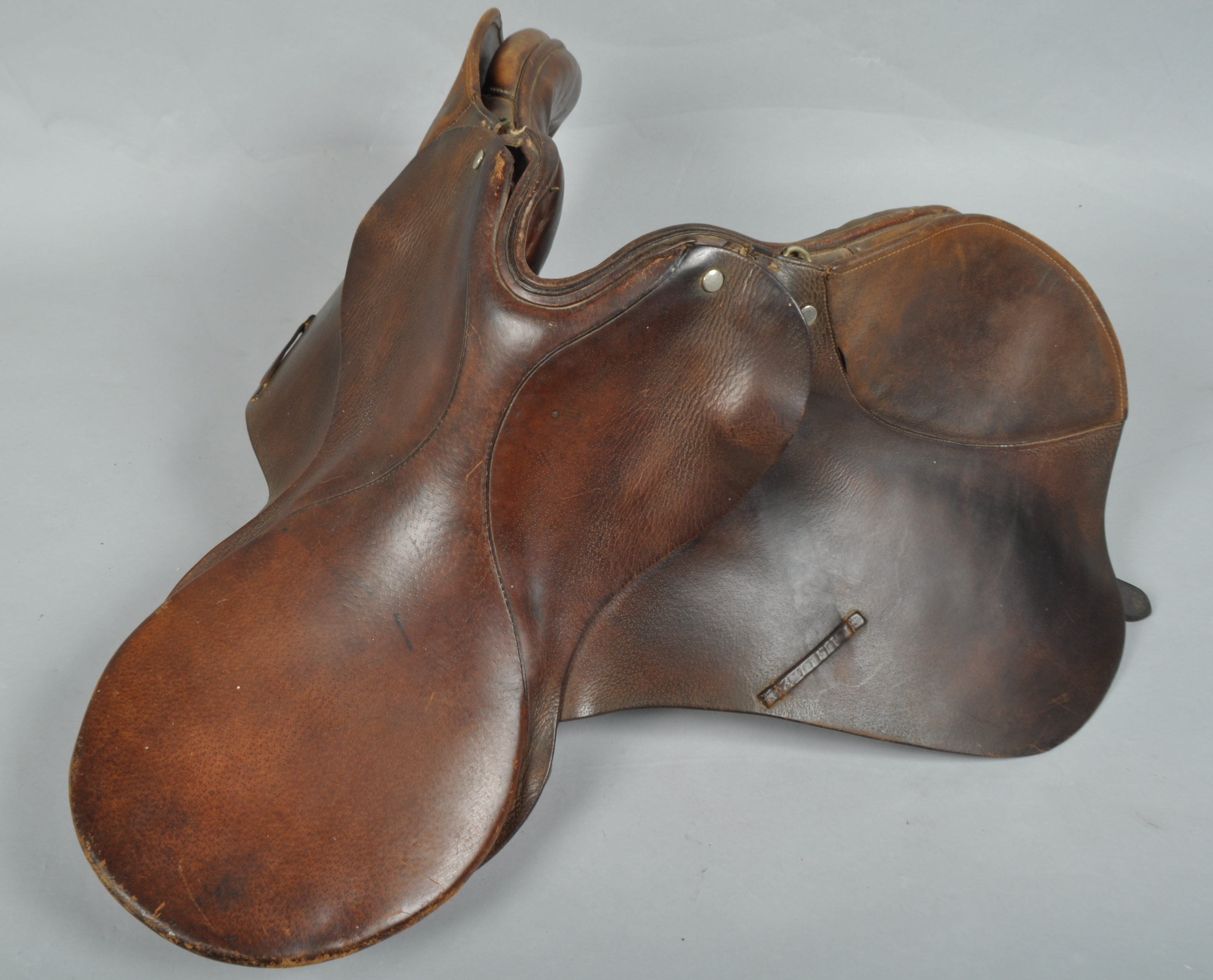 A brown leather saddle general purpose saddle from D ring to D ring 23cm the seat 42cm long