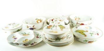 A group of assorted Royal Worcester Evesham dinnerware