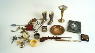 A mixed collection of costume jewellery