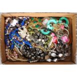 A quantity of costume jewellery