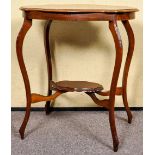 An Edwardian mahogany oval occasional table. Measures; 72cm x 69cm x 46cm.