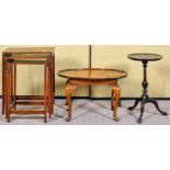 A nest of three tables, largest 41cm wide,