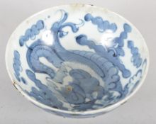 A Chinese blue and white dragon pattern bowl, 19th century, character mark,