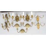 Four pairs of brass wall lights, 20th century, comprising : a pair with acanthus cast wall plates,