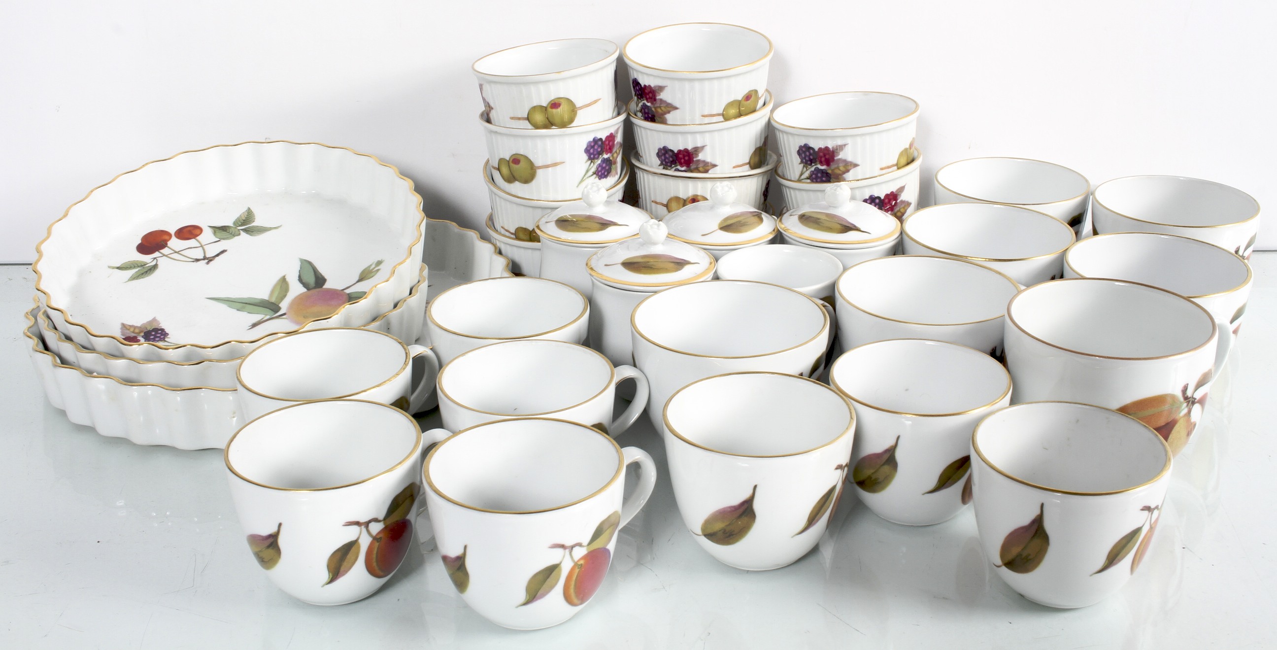 A group of Royal Worcester 'Evesham' and dinner teaware - Image 2 of 3