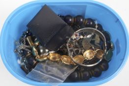 A mixed lot of costume jewellery to include a hinged bangle
