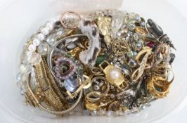 A mixed lot of costume jewellery to include bracelets