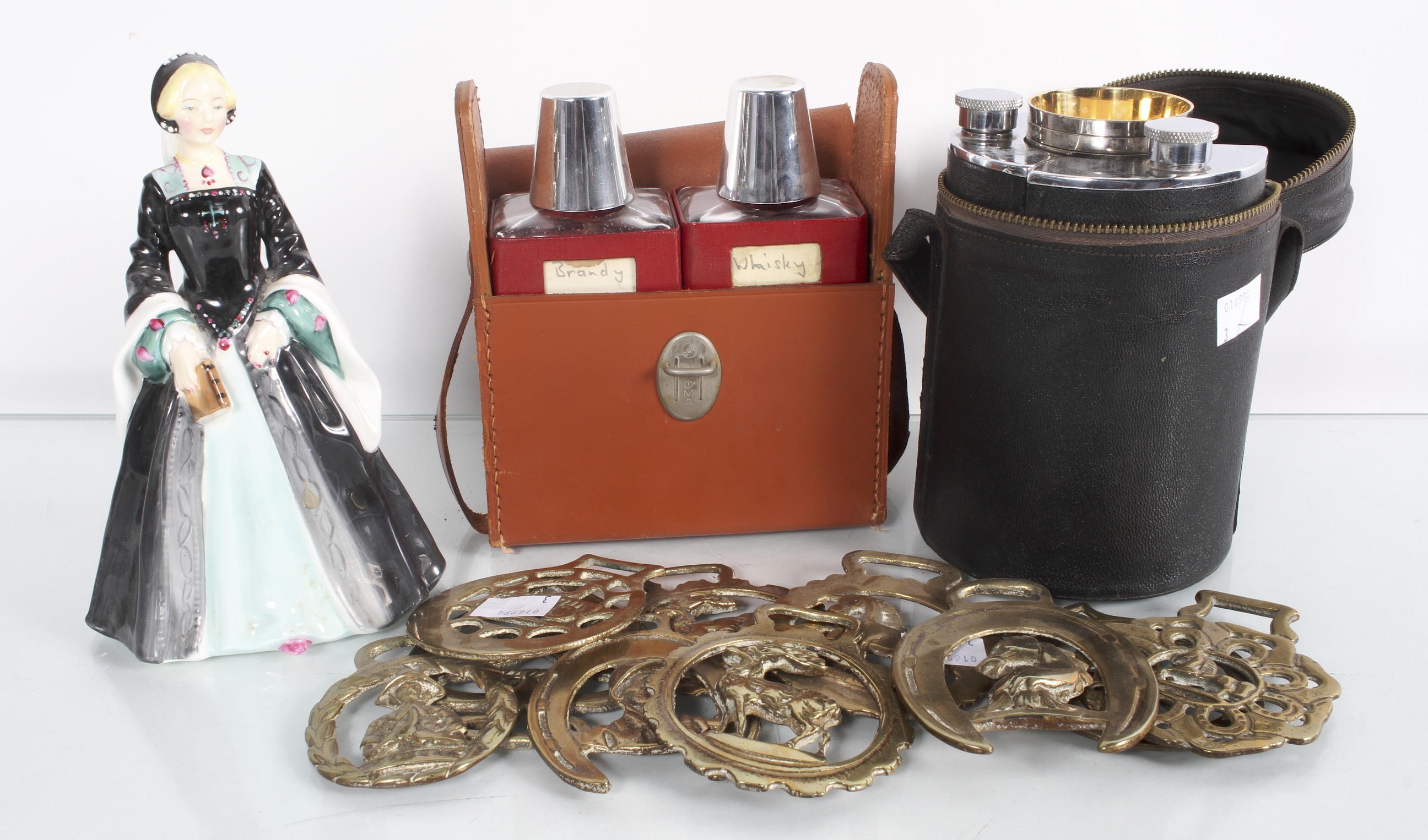 A leather flask, flask set,