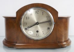 An Art Deco clock H 22cm,