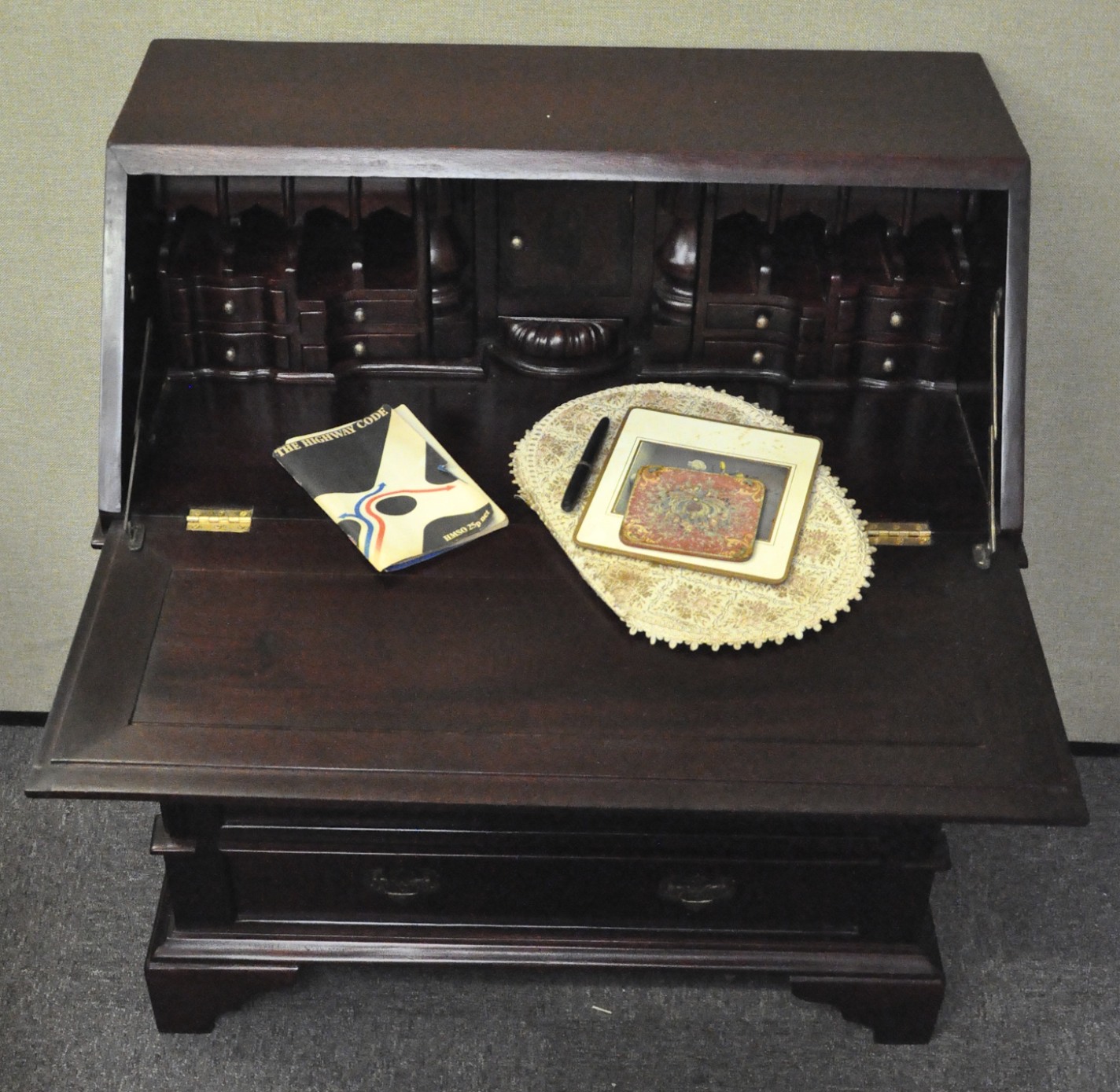 A mahogany fall front writing bureau, H 88 cm - Image 2 of 2