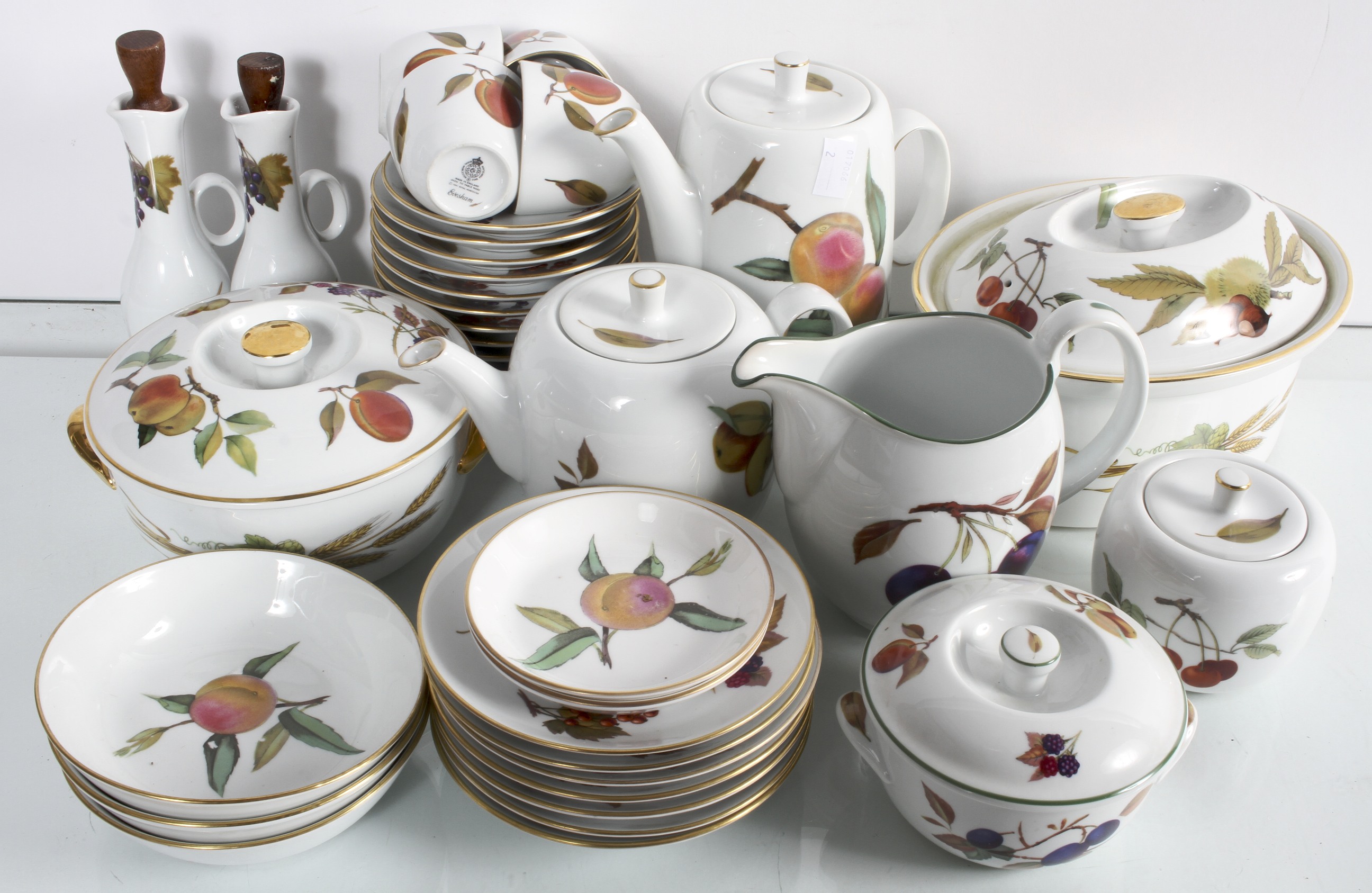 A group of Royal Worcester 'Evesham' and dinner teaware