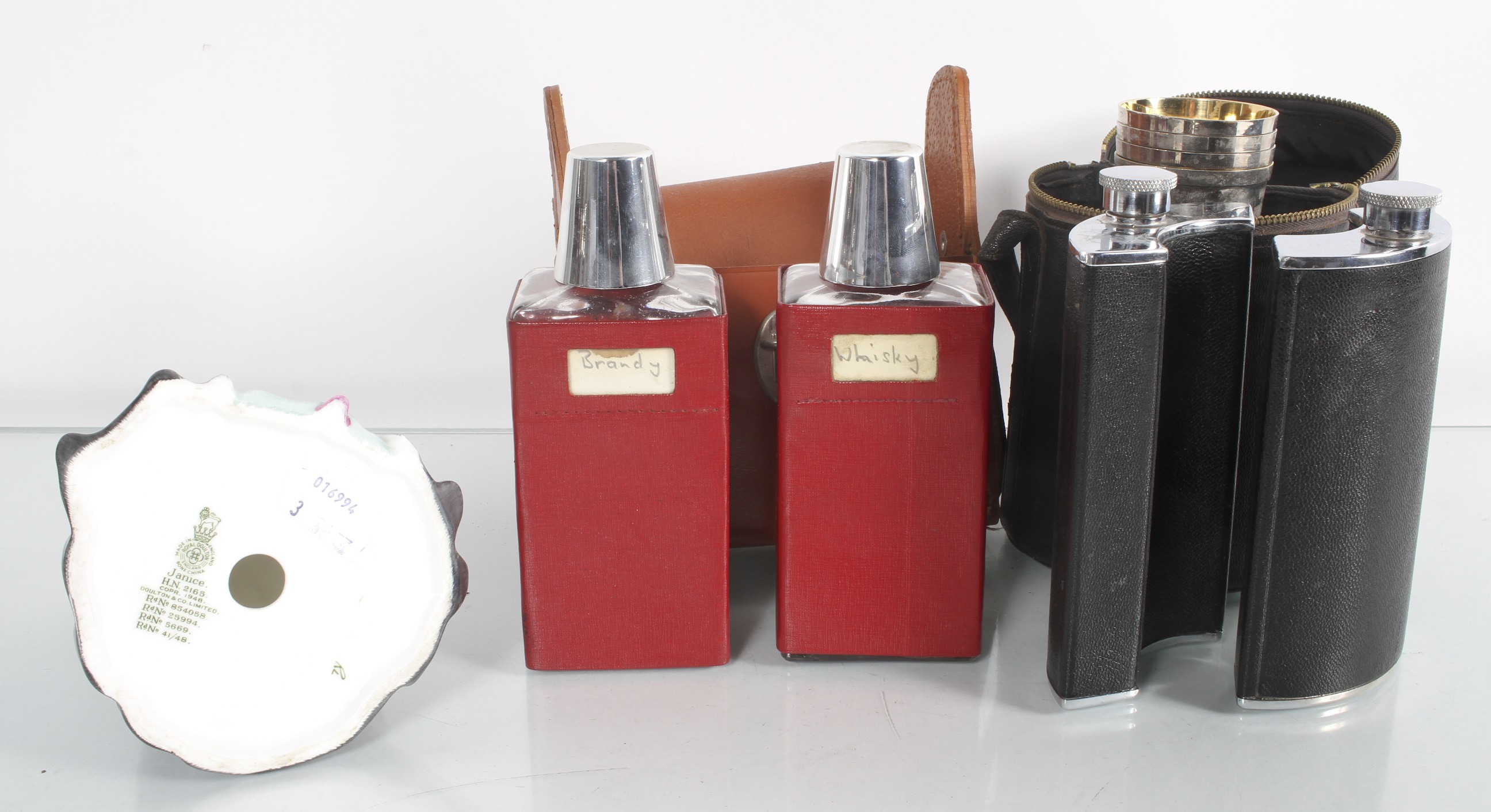 A leather flask, flask set, - Image 2 of 3